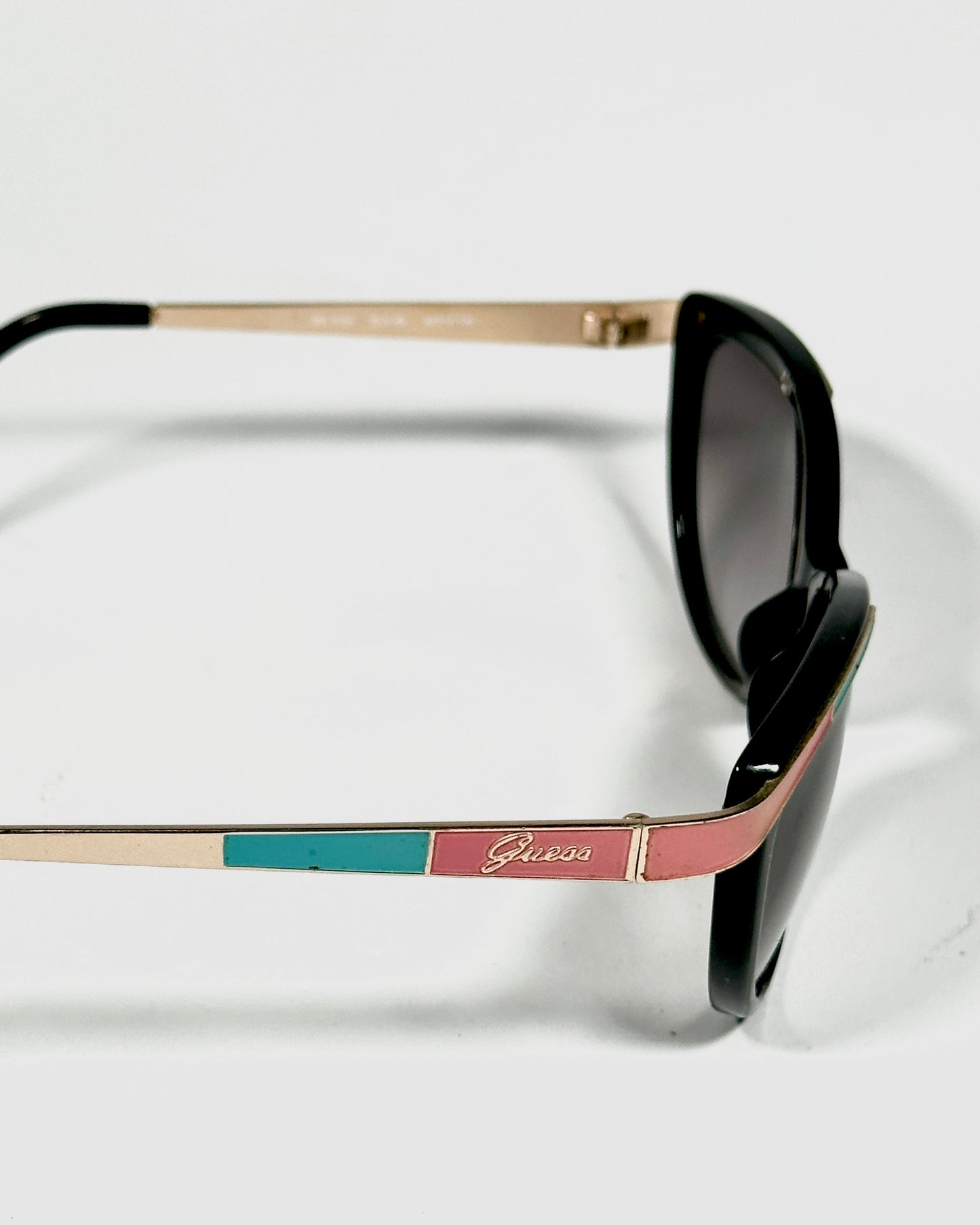 GUESS SUNGLASSES